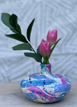 Load image into Gallery viewer, Curvy Bud Vase 1